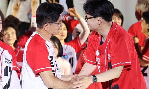 국힘 당원들, 지도부 고소…친한동훈계 때리기 ‘불법 여론조사’ 의혹